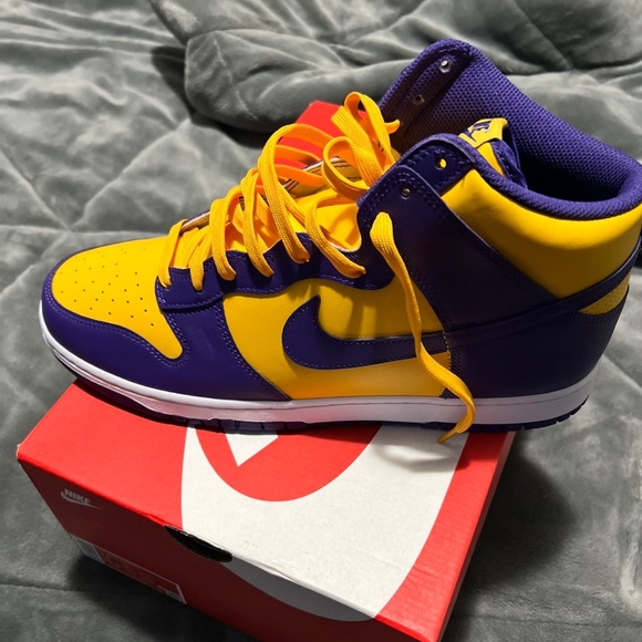 Sneakers - Picture 1 of 1